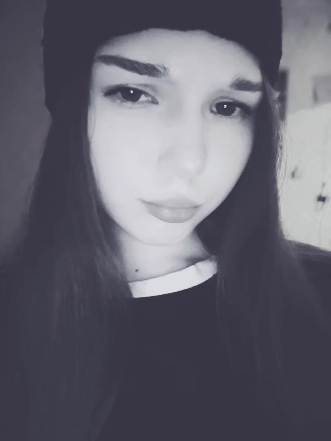 @Vika Guzanova🐈⬛🐾