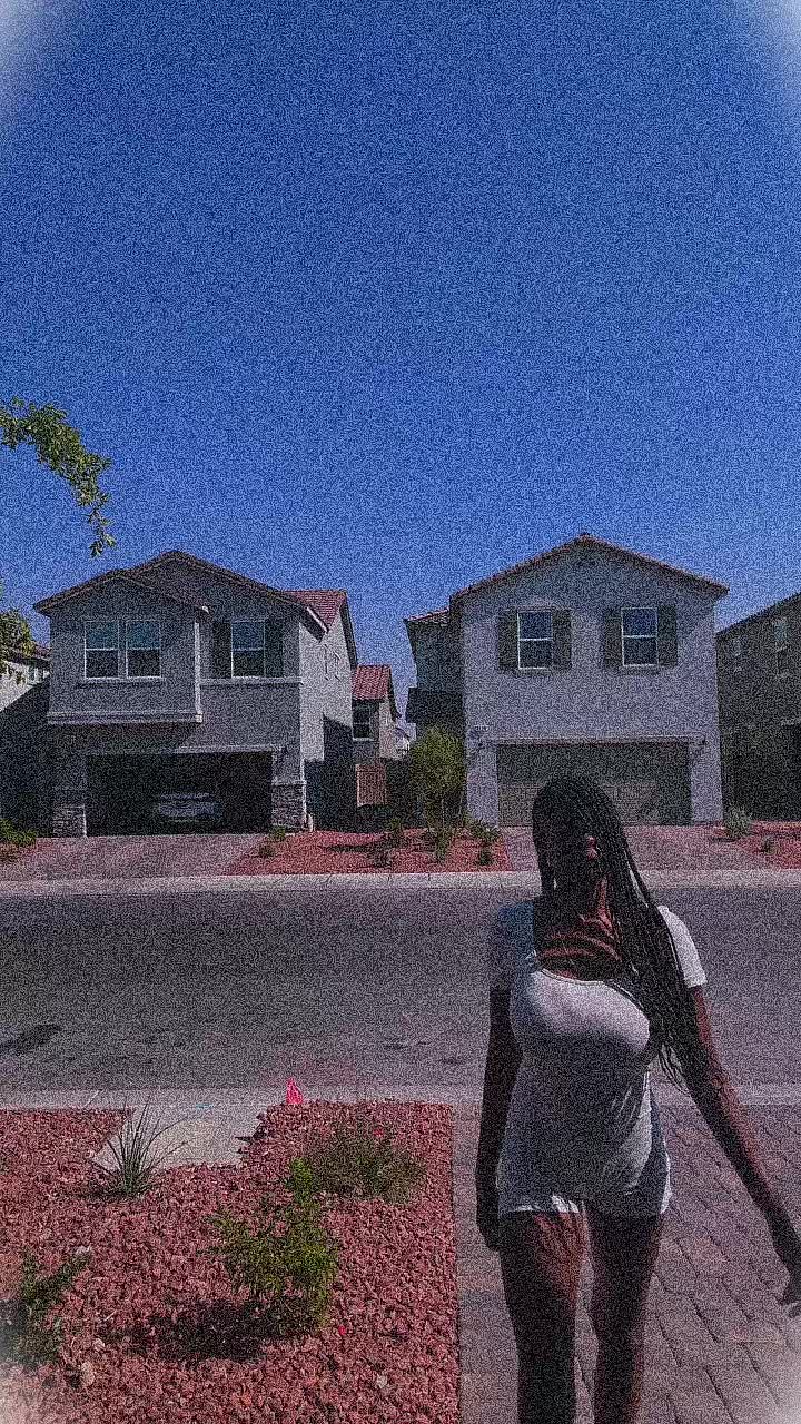 @laroyana