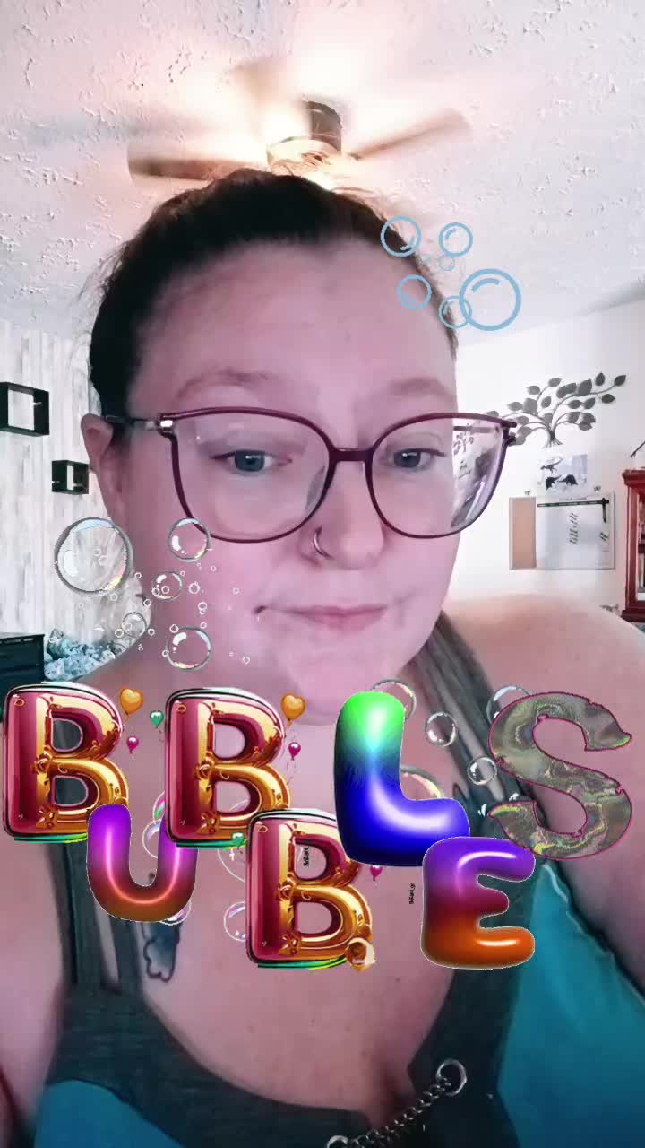 @Nickie🦋💜