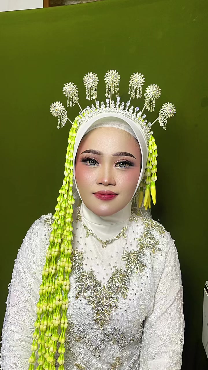 @Anya makeup