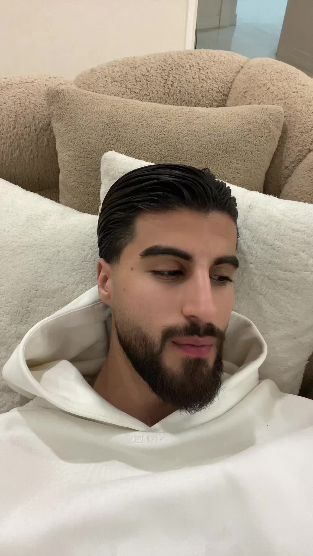 @Alighsmiii