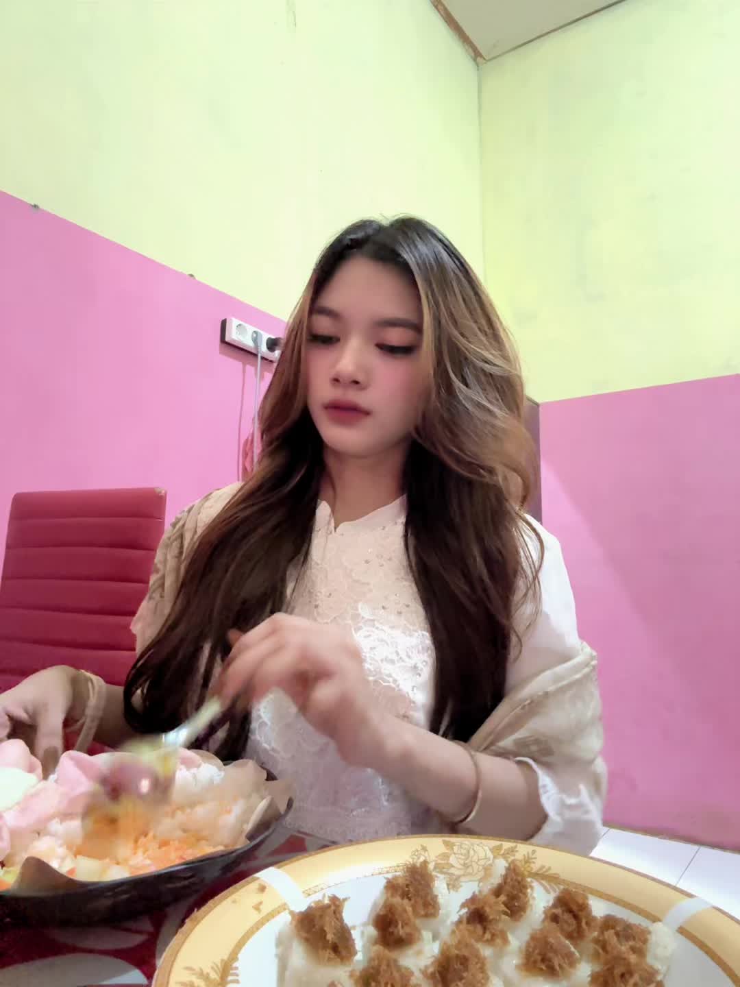 @Bby_Ais