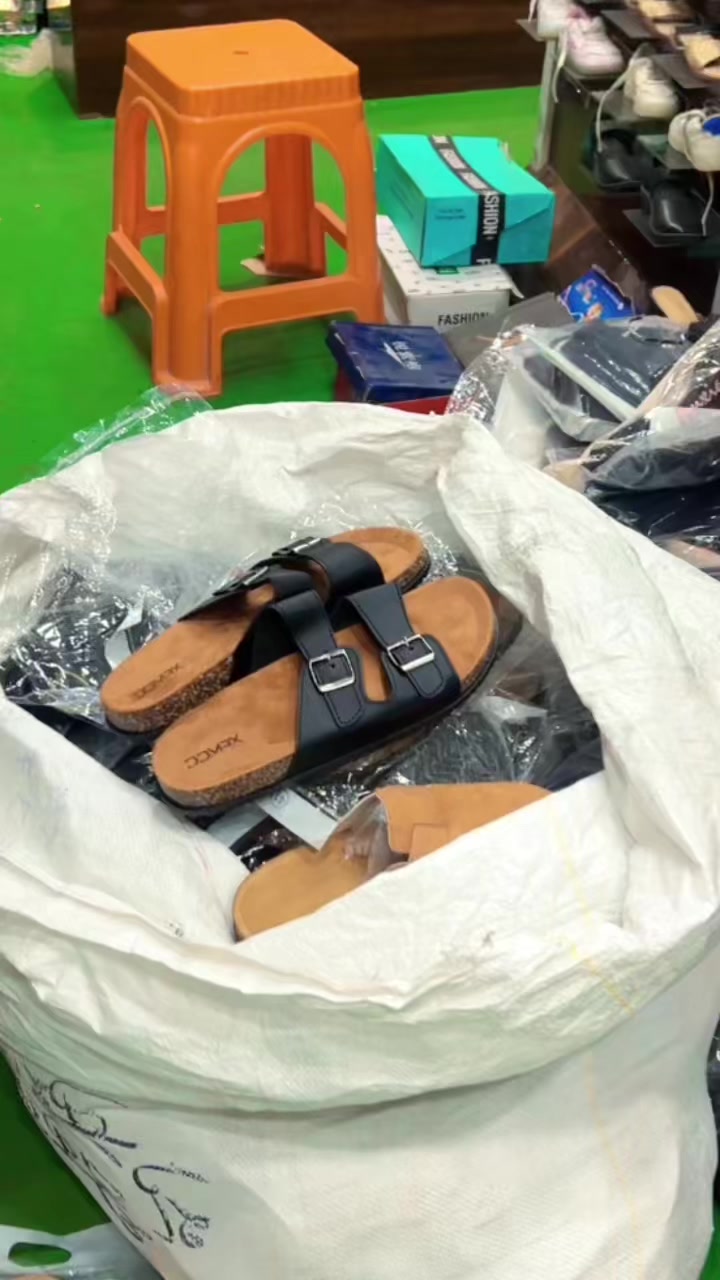 @Shoe Bank And Fashion Hunt