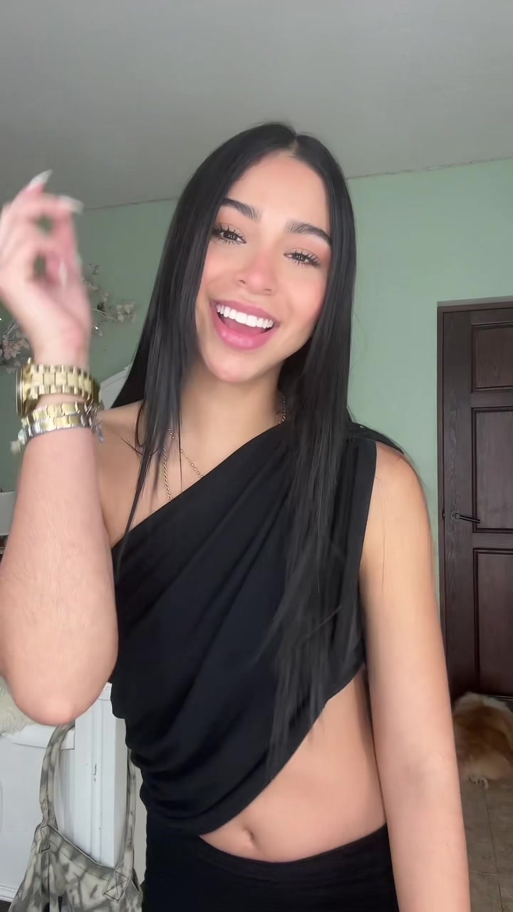 @crystalnevarez_