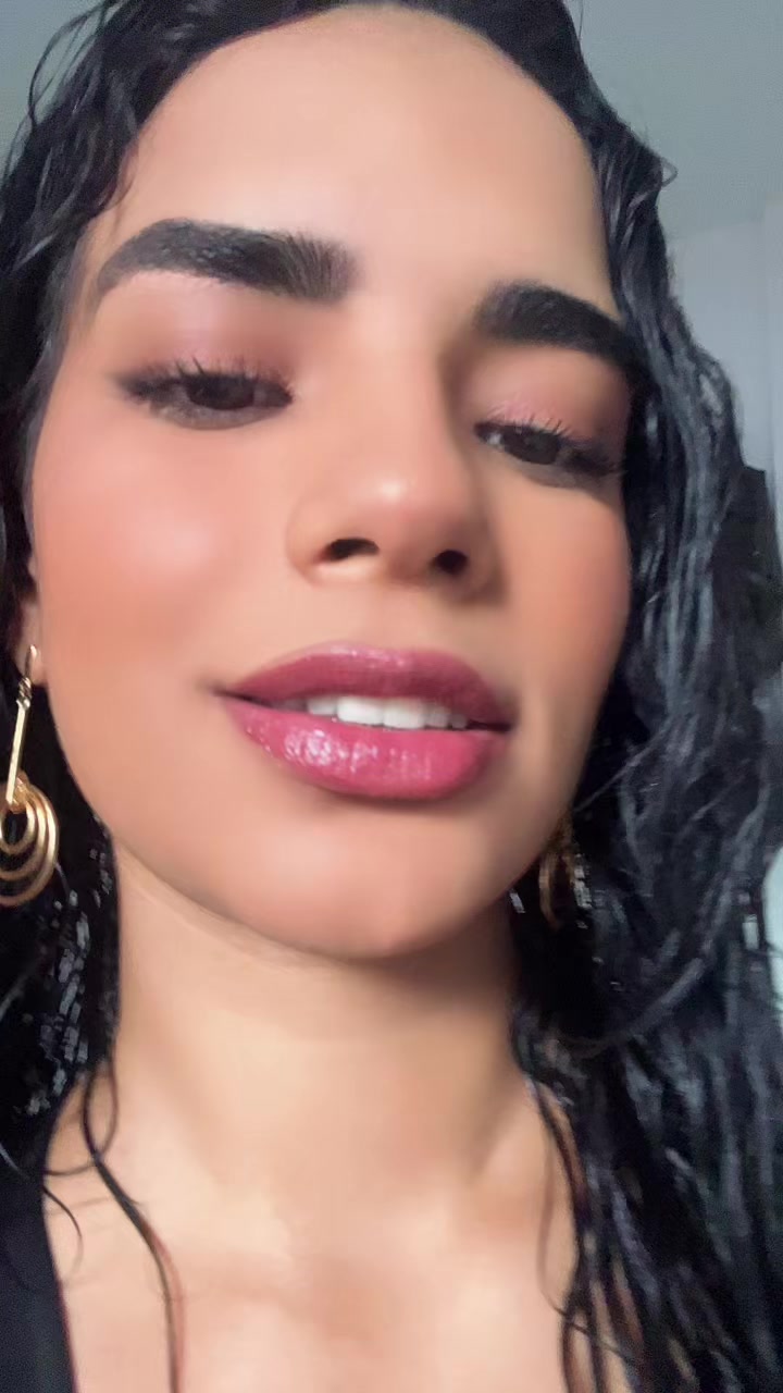 @adrielle_paz