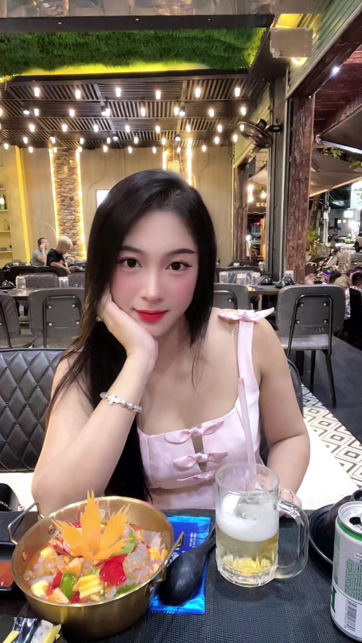 @Phượng th&iacute;ch ngắm m&acirc;y