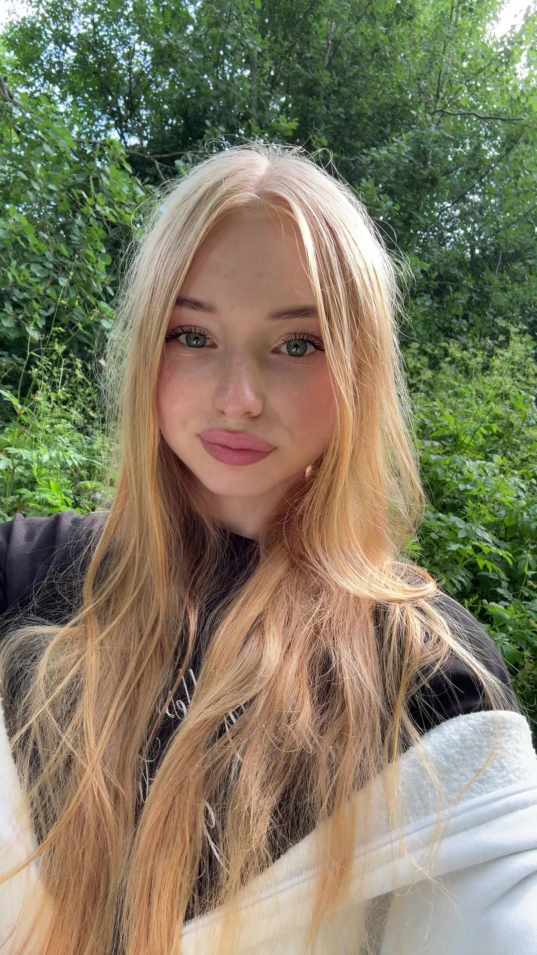 @викусик🌷