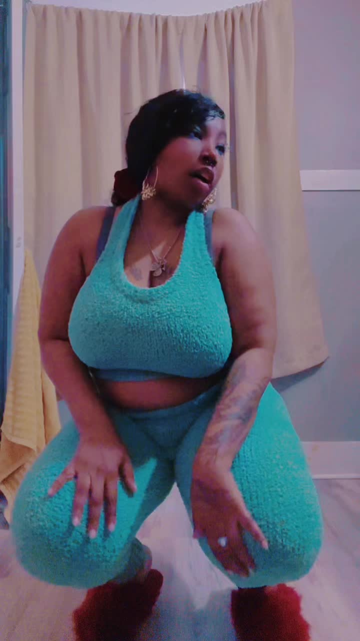 @𓀏🐾BIGG 𝒫URR👁️⃤💦