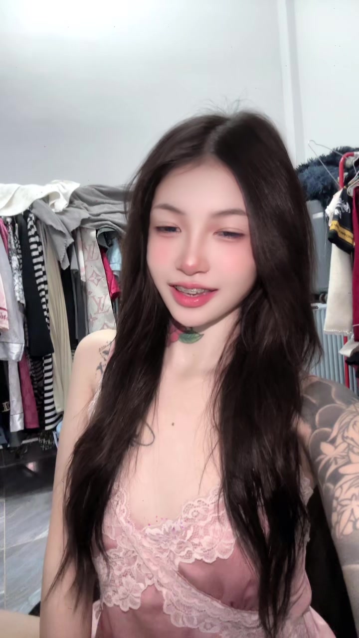 @小英[?] 14.7K🇱🇦🇹🇼 🤍
