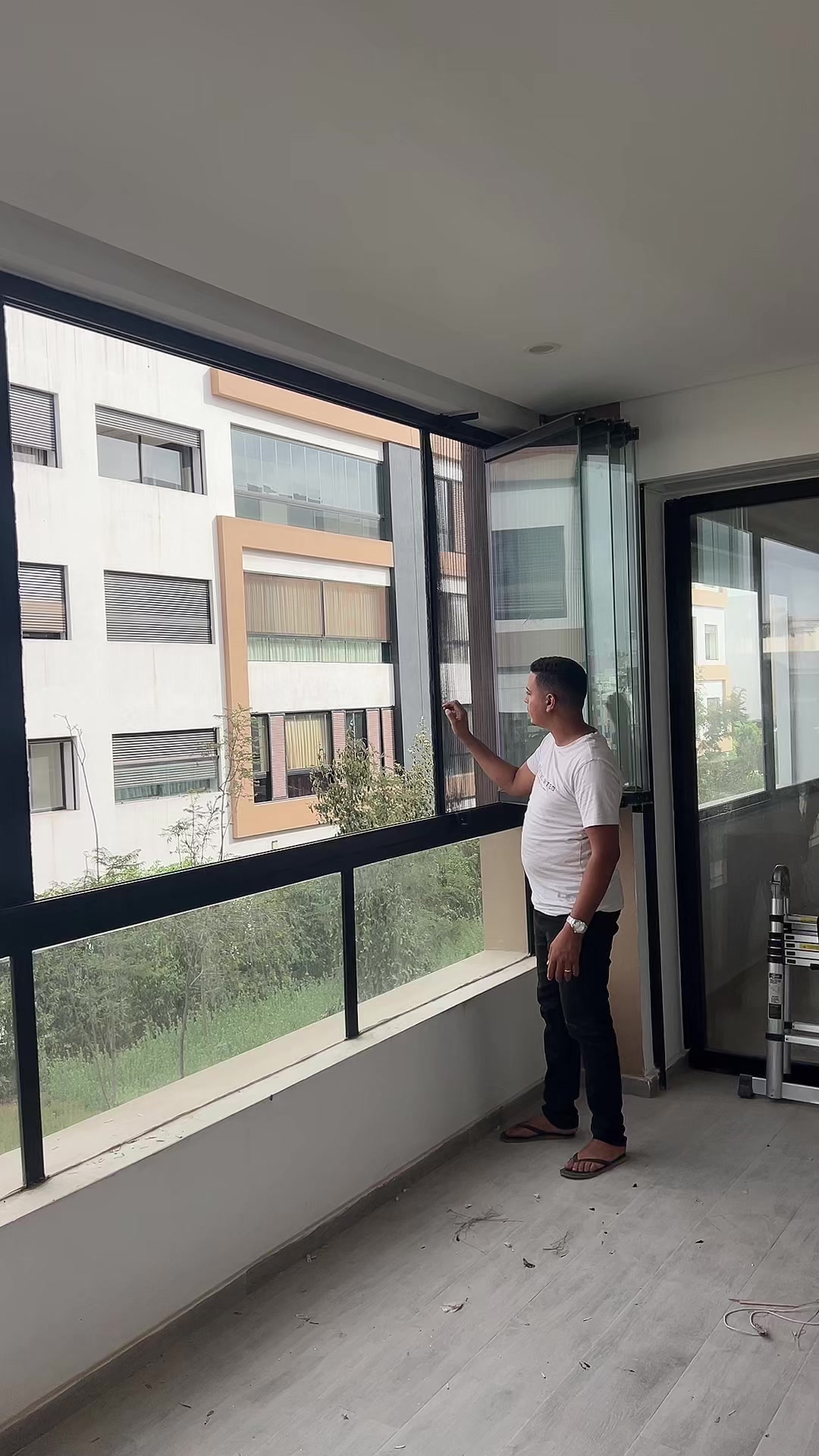@AZIZ PREMIUM GLASS & ALUMINIU