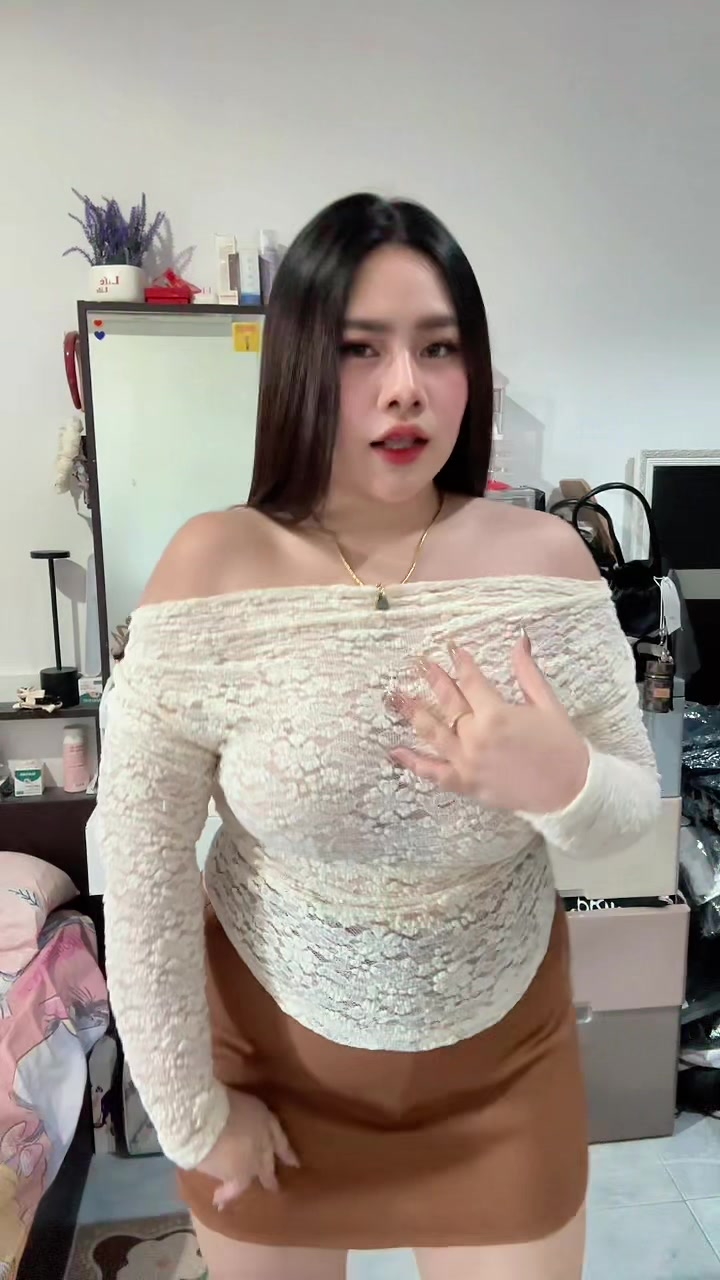 @ปุ้ยเอง สาวอวบที่ชอบแต่งตัวอะ