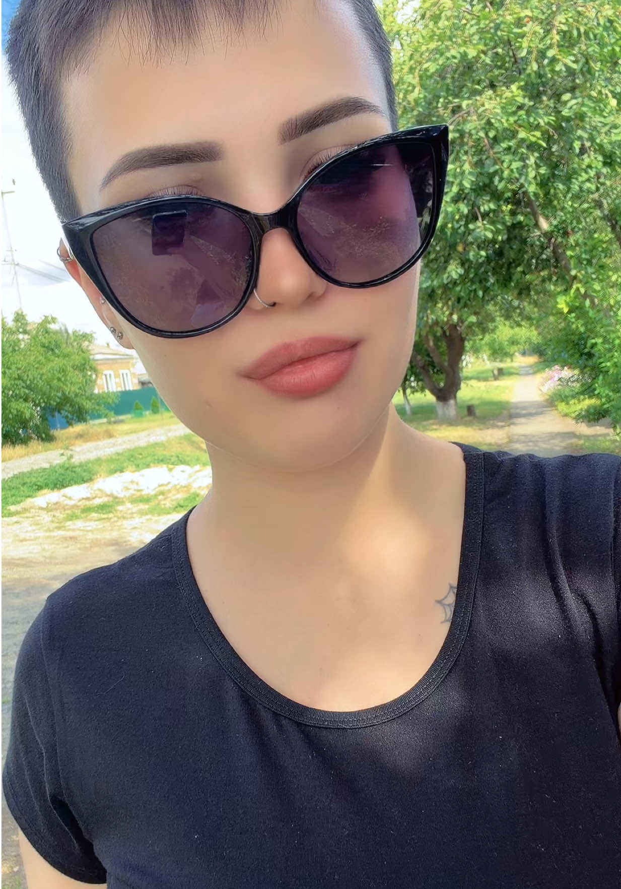 @girl with short hair 🫦