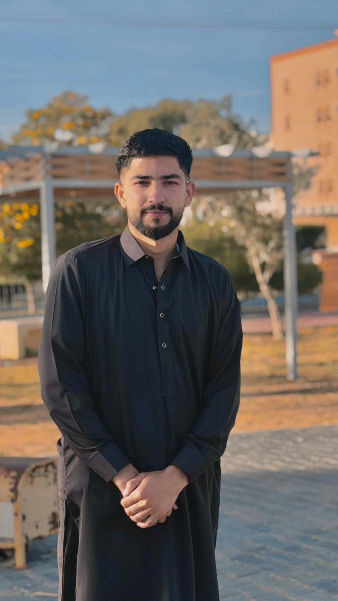 @حسنِین راجہ 🌴