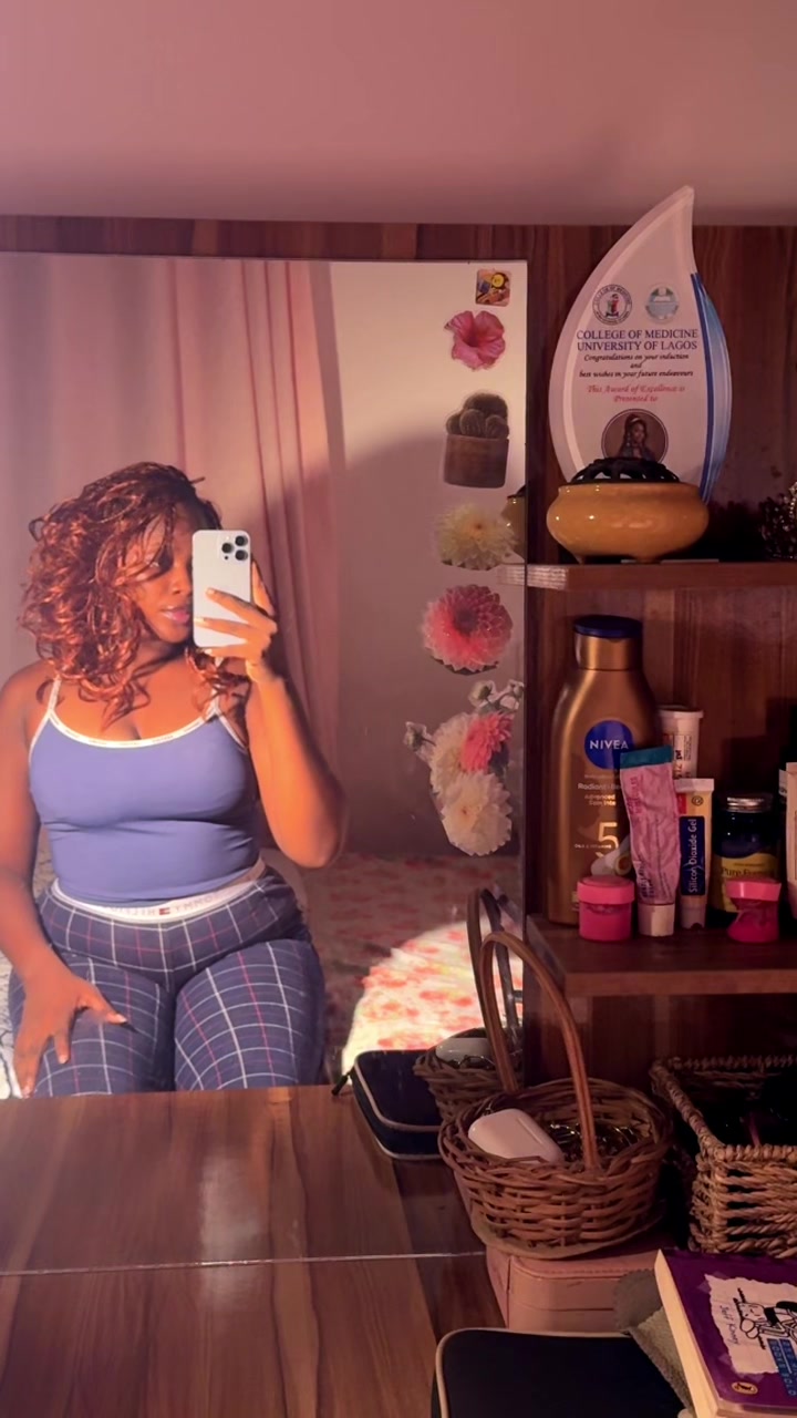 @Realhotgirl
