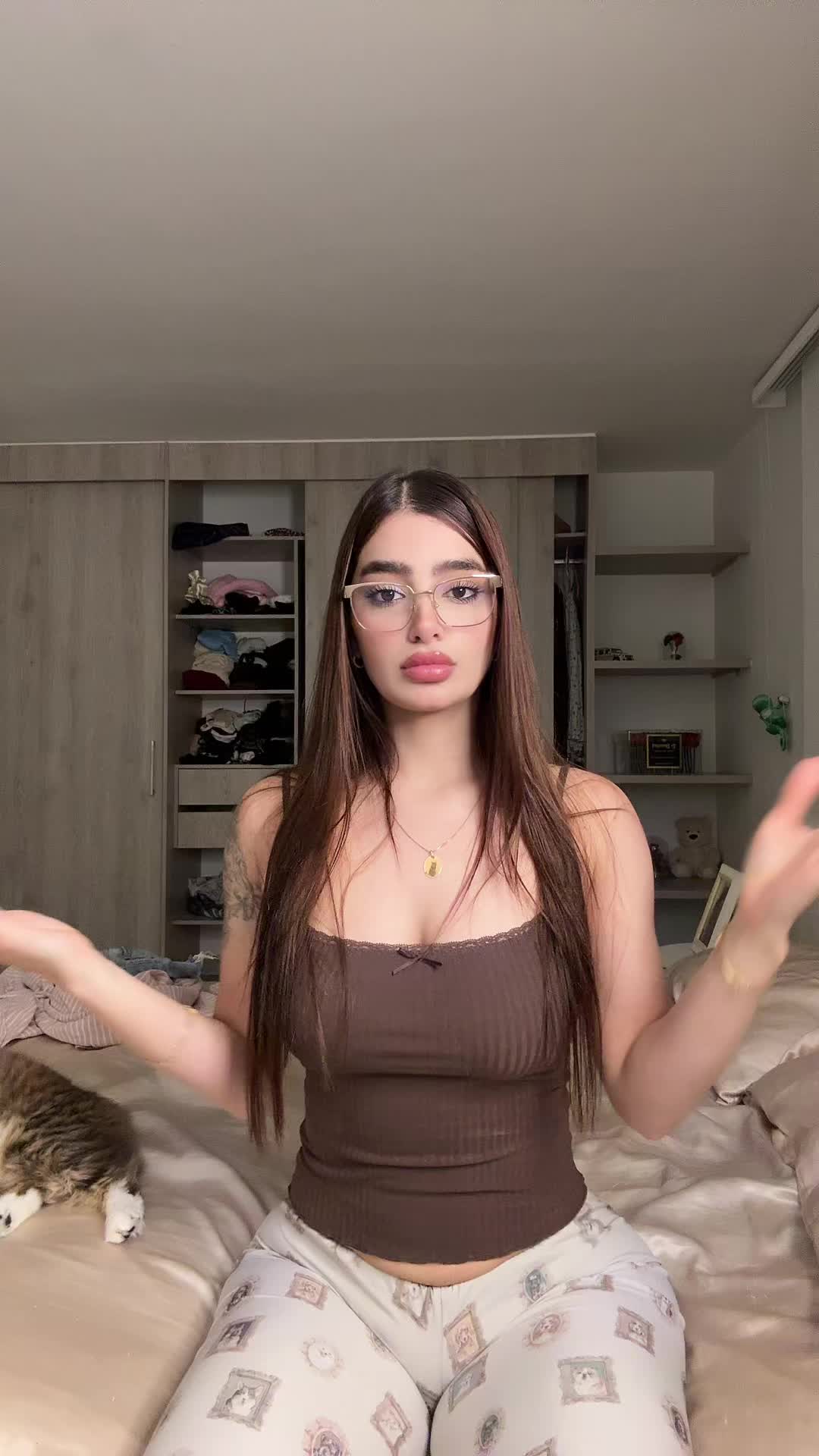 @LAURA SAHAR