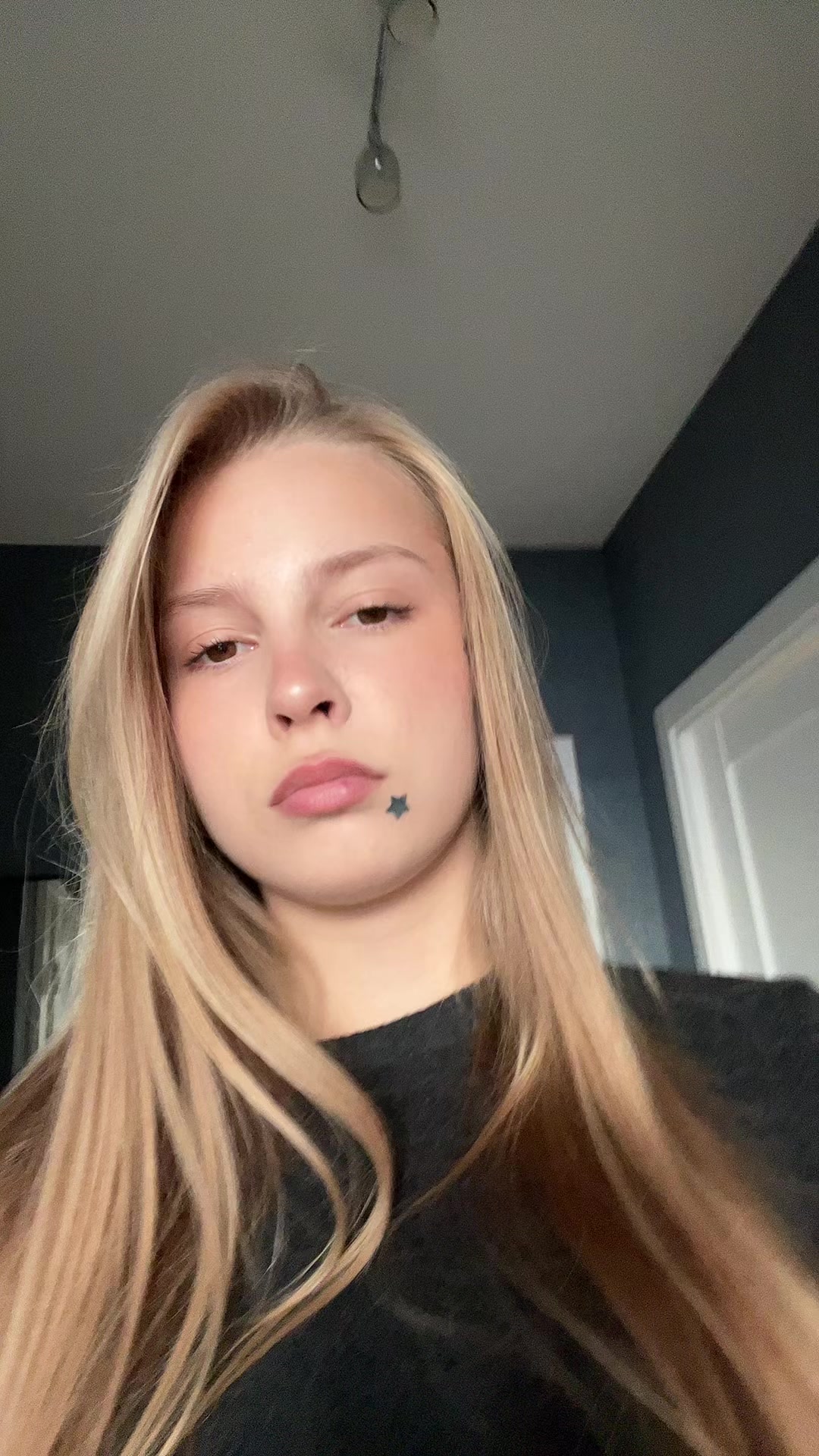 @𝐠𝐨𝐬𝐬𝐢𝐩 𝐠𝐢𝐫𝐥