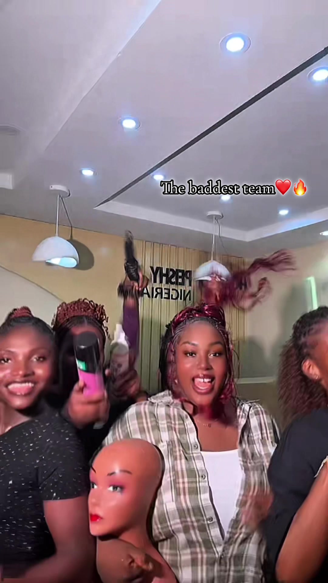 @BADDEST HAIRSTYLIST IN AGBOR