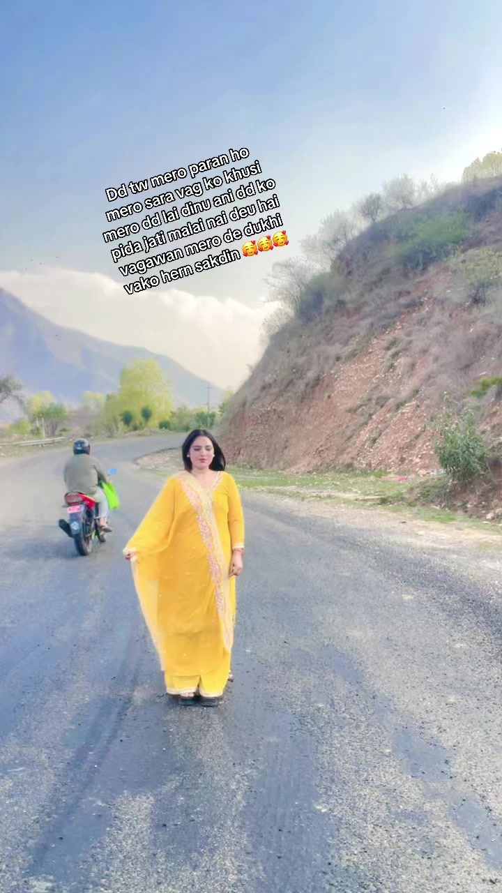 @शिवानी 😊smile Queen 😊 👑