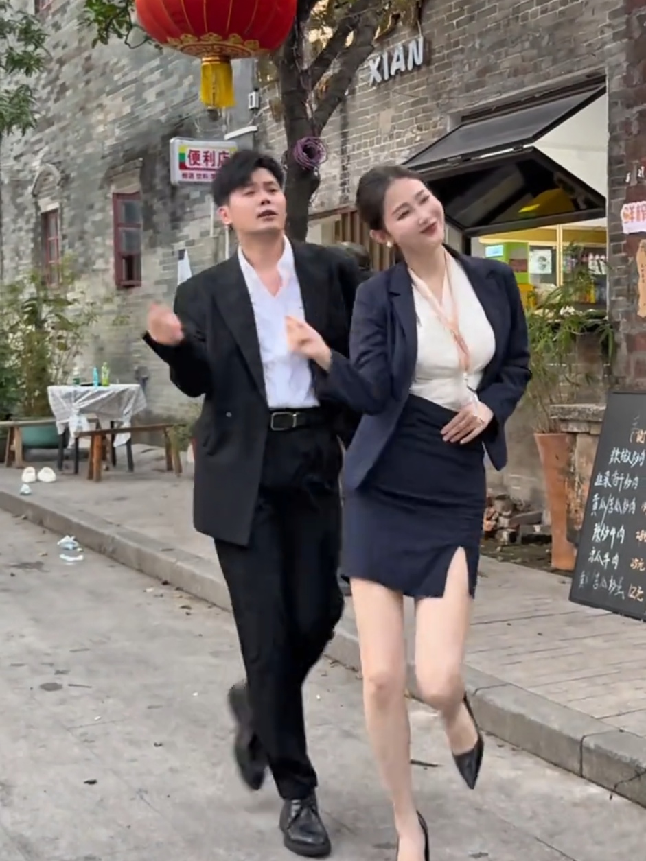@Sally 雪莉 大笑笑