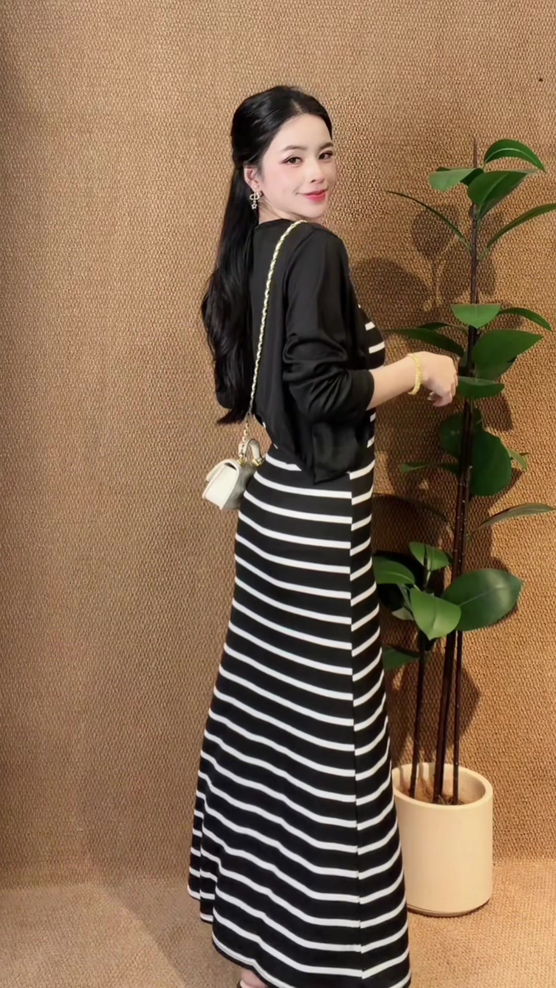 @ຮ້ານລິລີ່ເສື້ອຜ້າ Lily服饰✨