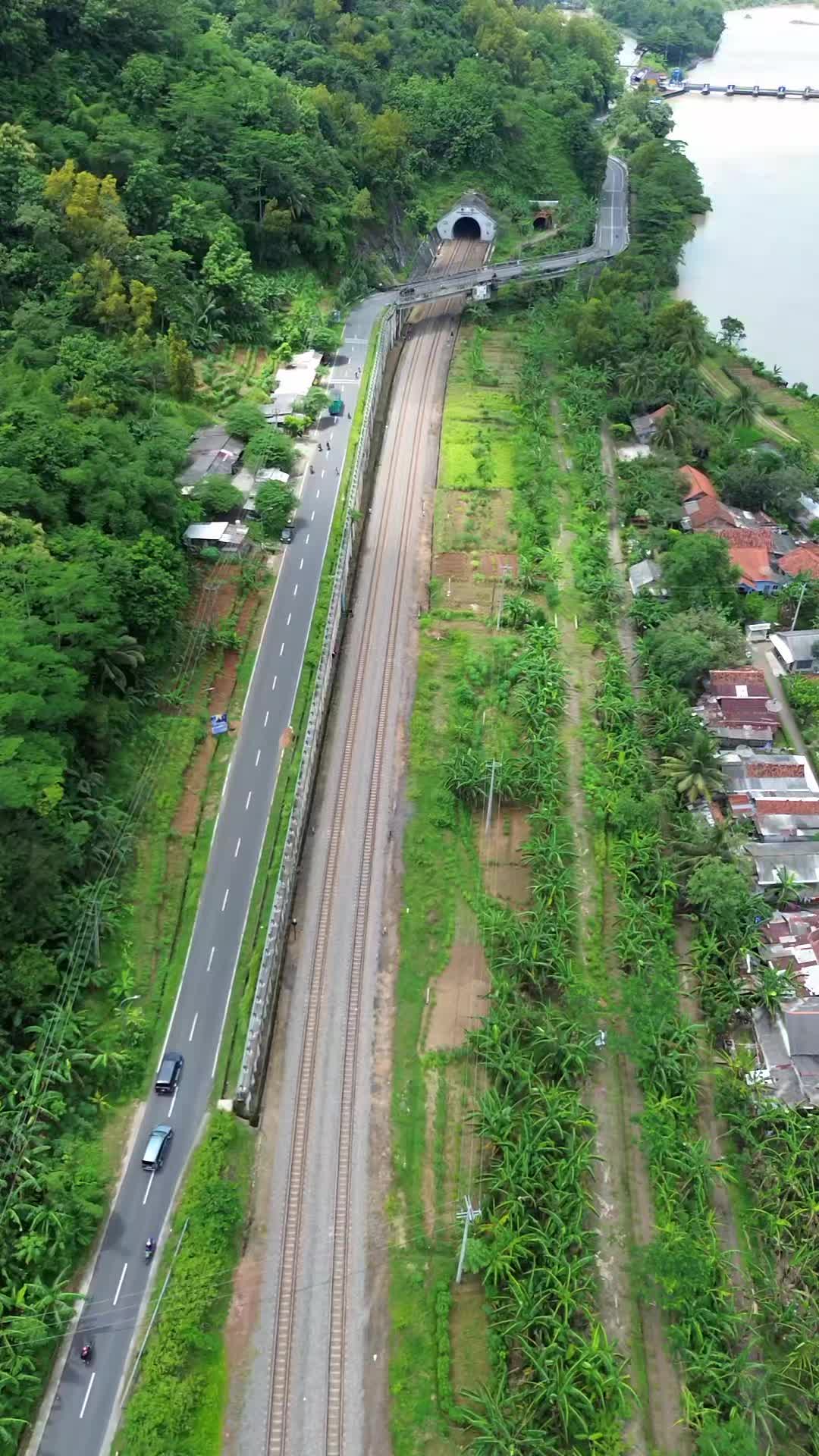 @Bakhtiar_Aerial/Warung_MbaTari