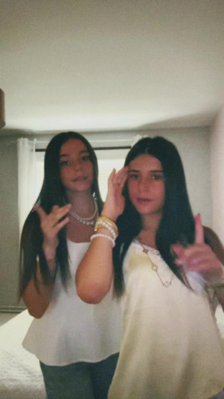 @👯&zwj;♀️