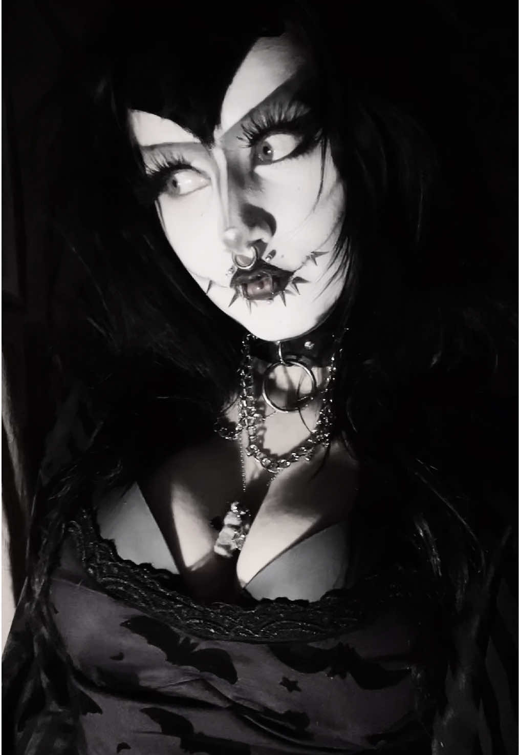 @༺🕷𖤐𝕽𝖔𝖇𝖇𝖘 𝖂𝖎𝖋𝖊𖤐🕷༻