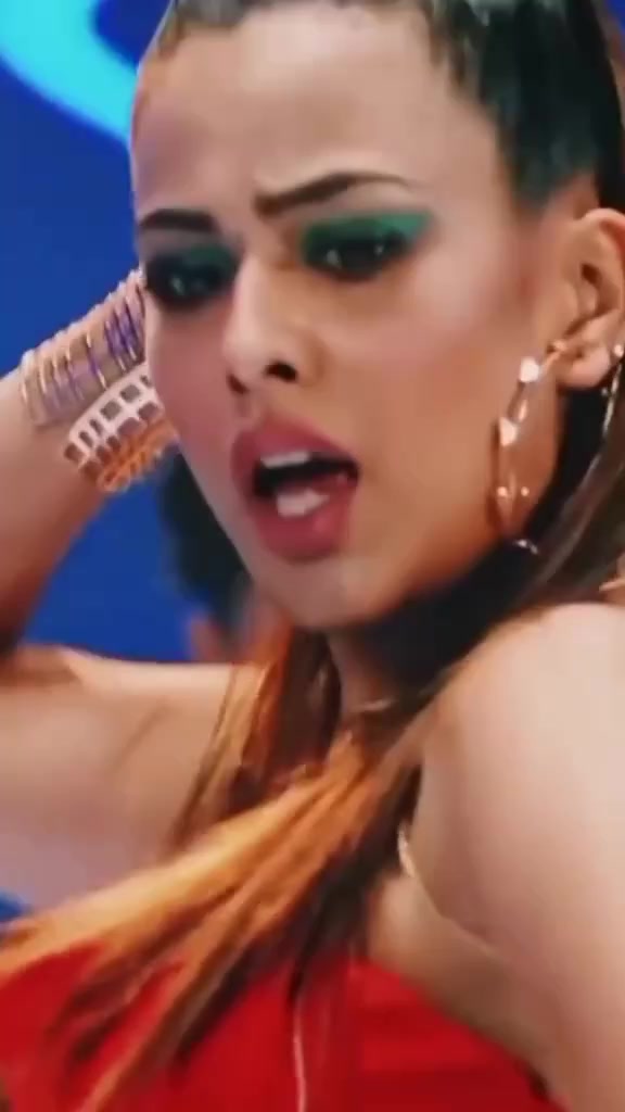@nia Sharma