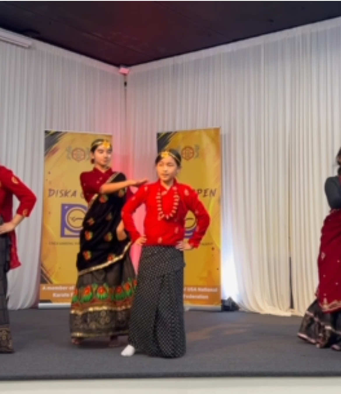 @Dancegroup