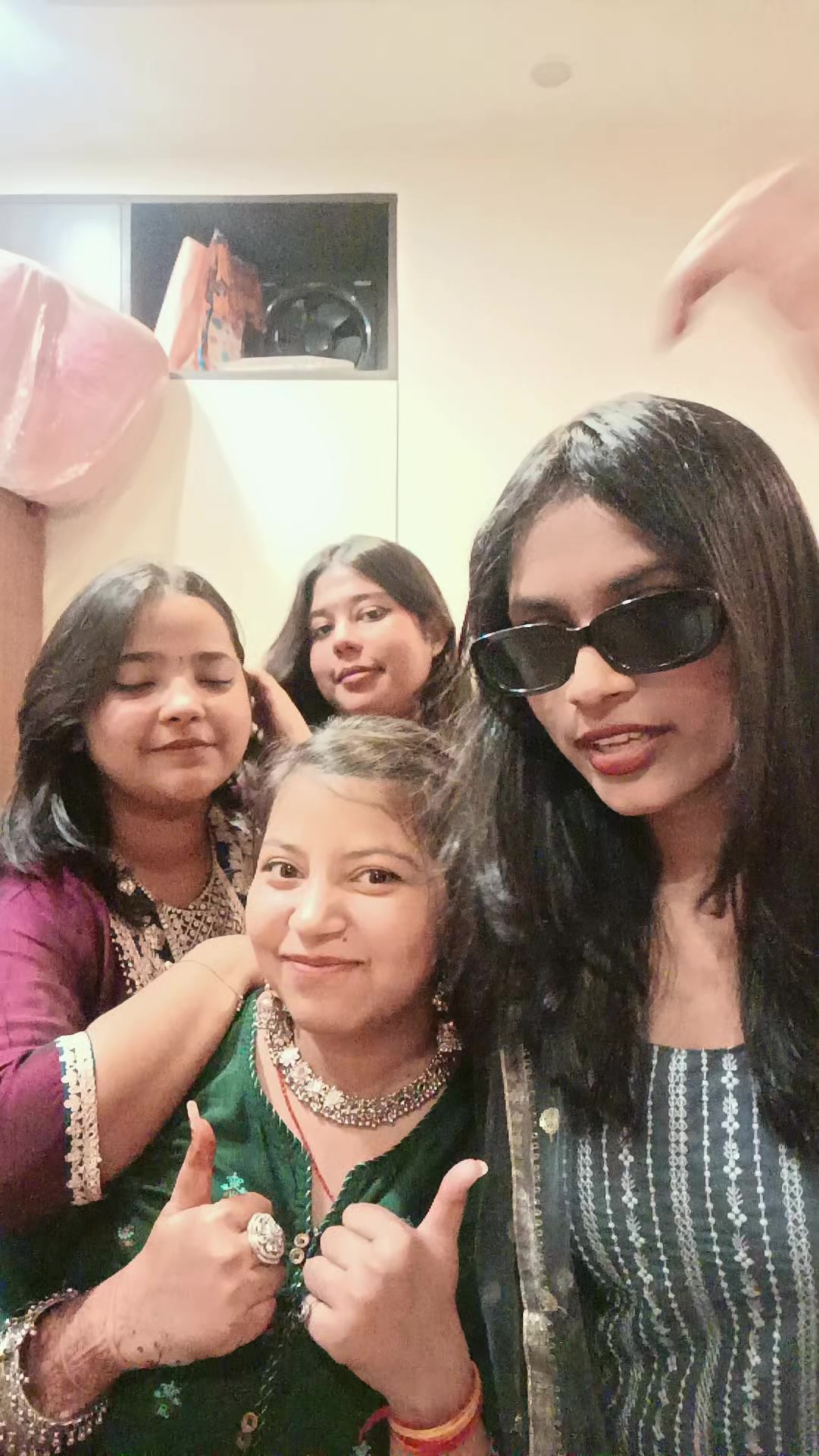 @akshitaa