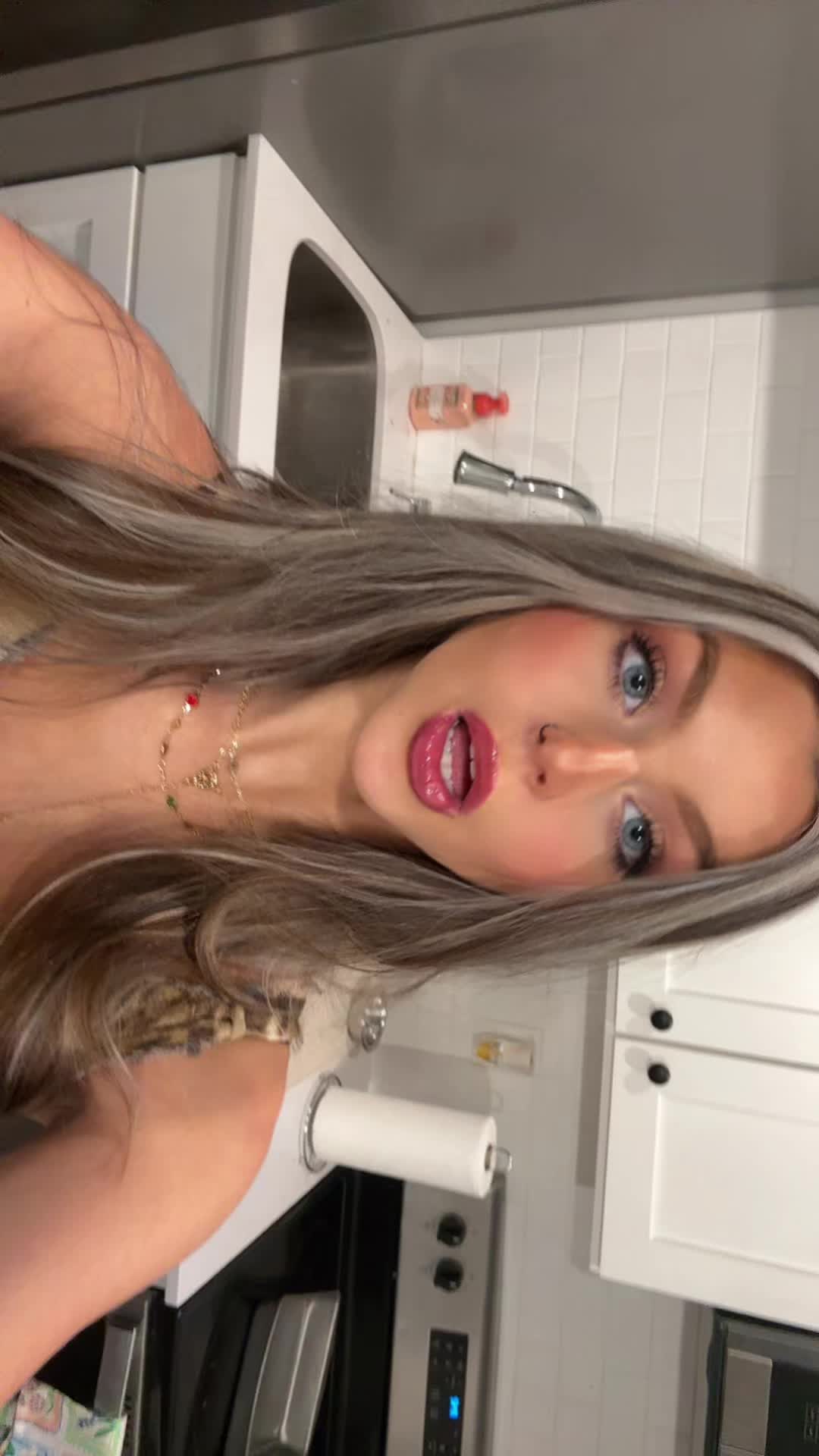 @anna leonetti🤠