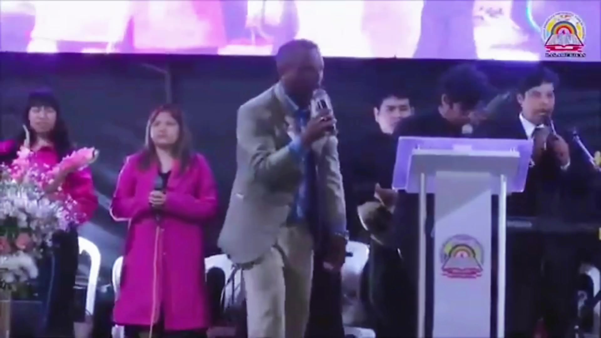 @PASTOR HENRI MARTÍNEZ