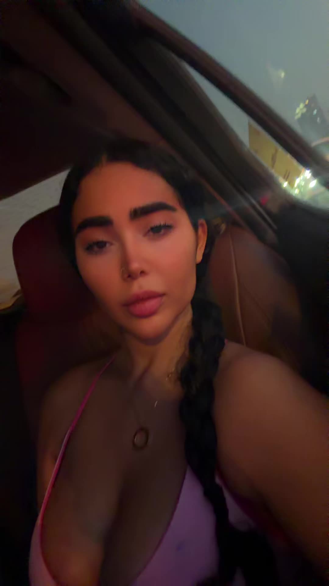@melikam.mo