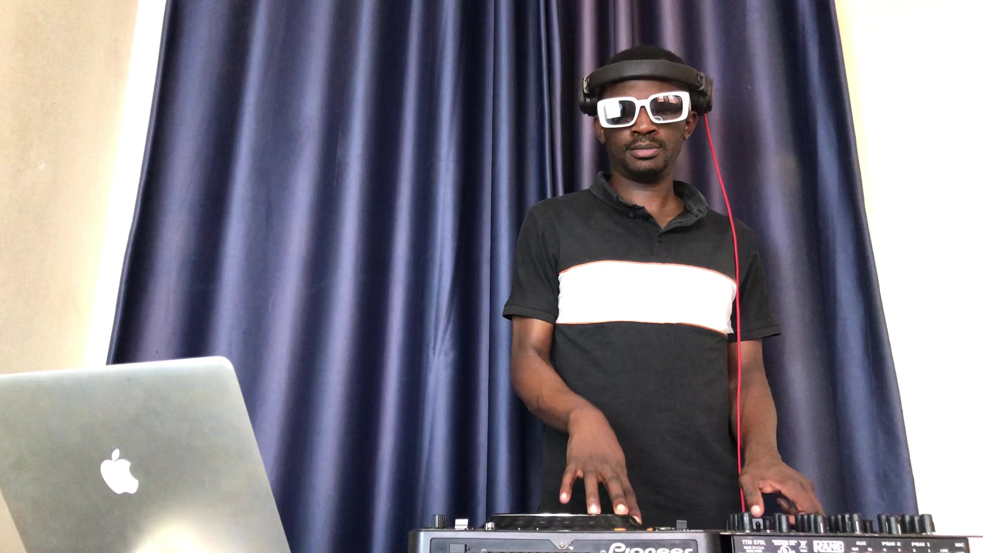 @DJ LEON UG