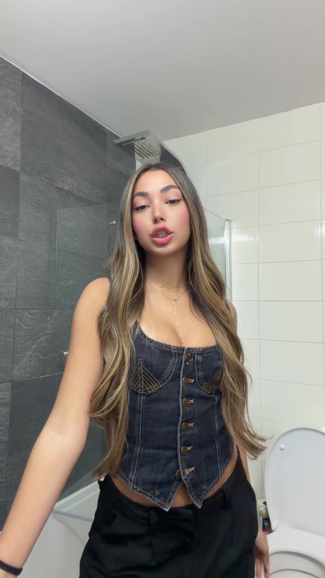 @Zoeamir
