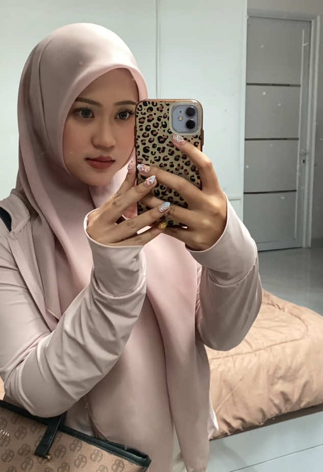 @cindyadiraa