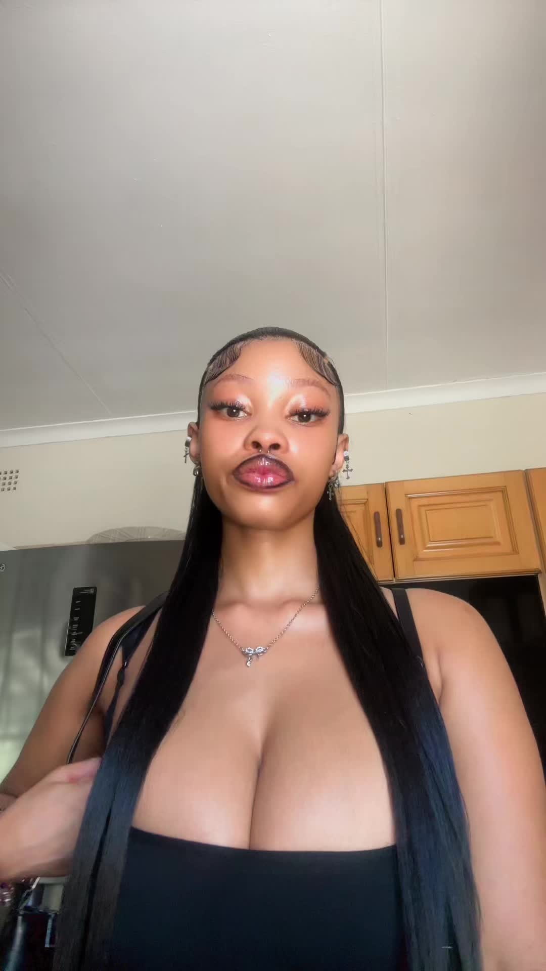 @𝓤𝓱𝓶_𝓼𝓲𝔂𝓸 🎀🎀