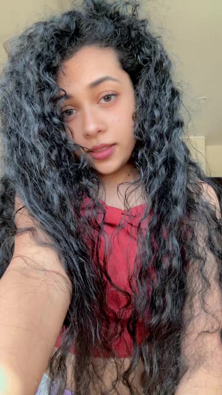 @Curly girl ✈️🇦🇪