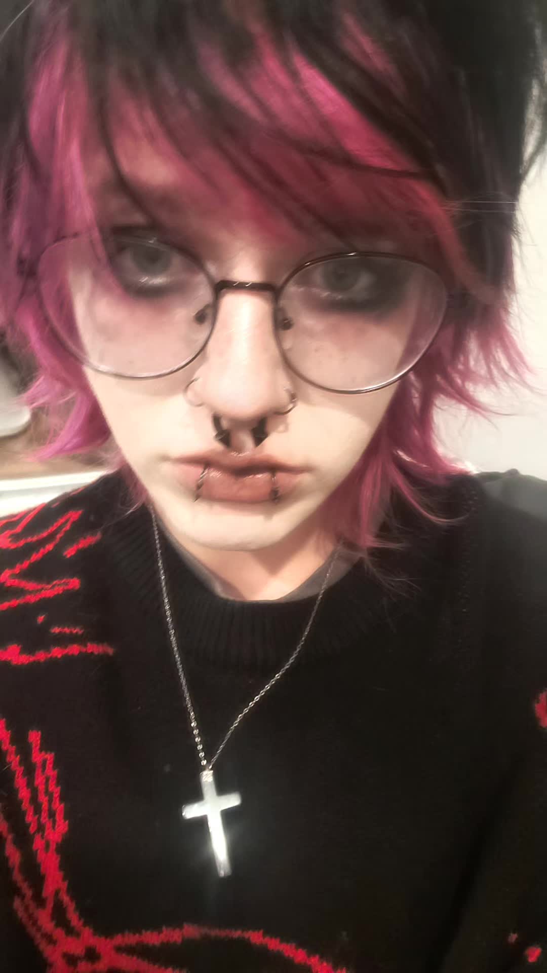 @💜Aaron🖤(he/him)