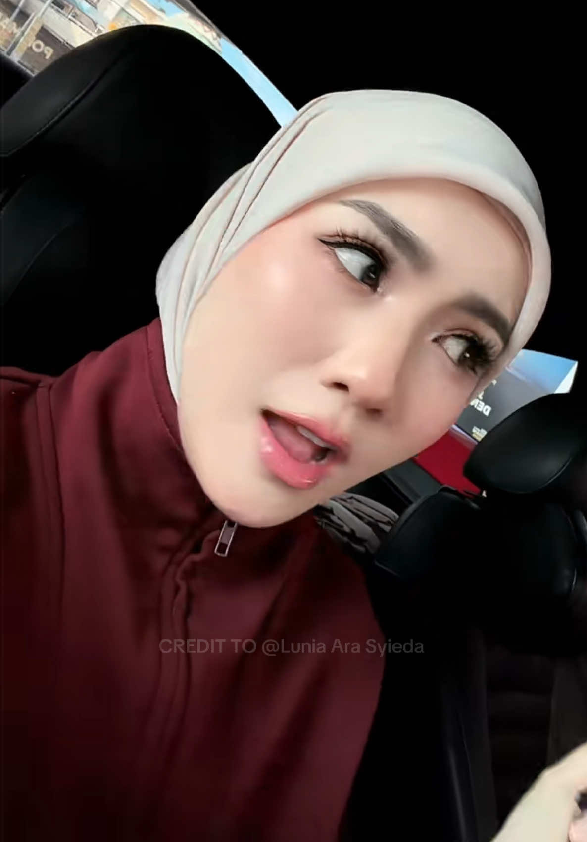 @ZEEZ SCARVES