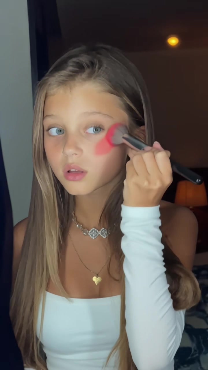 @Lunamodel
