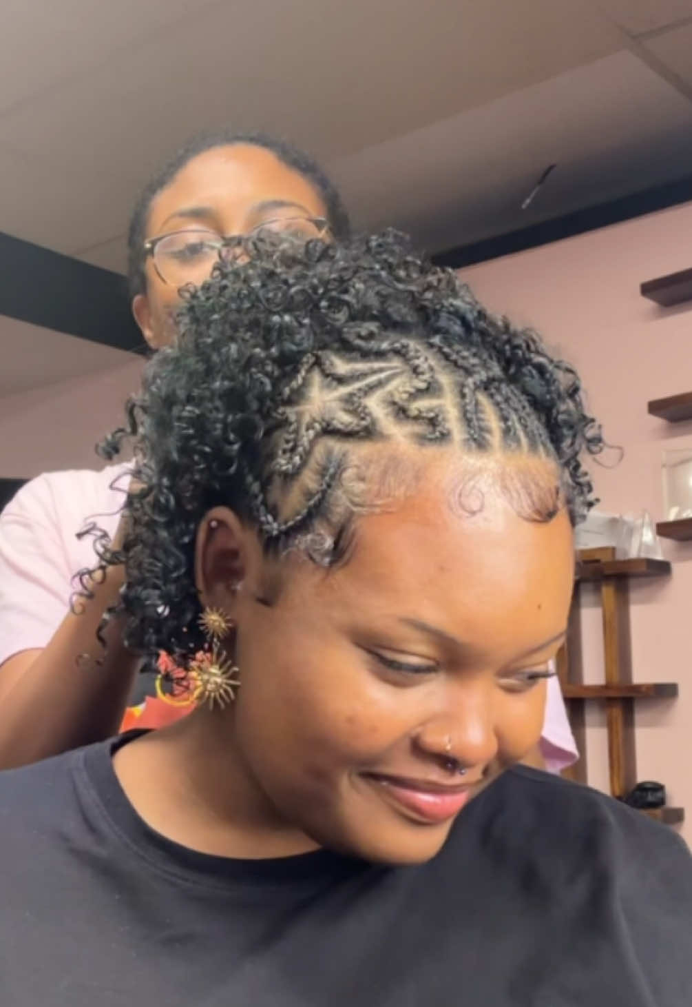 @Indy’s #1 Natural Stylist ✴︎