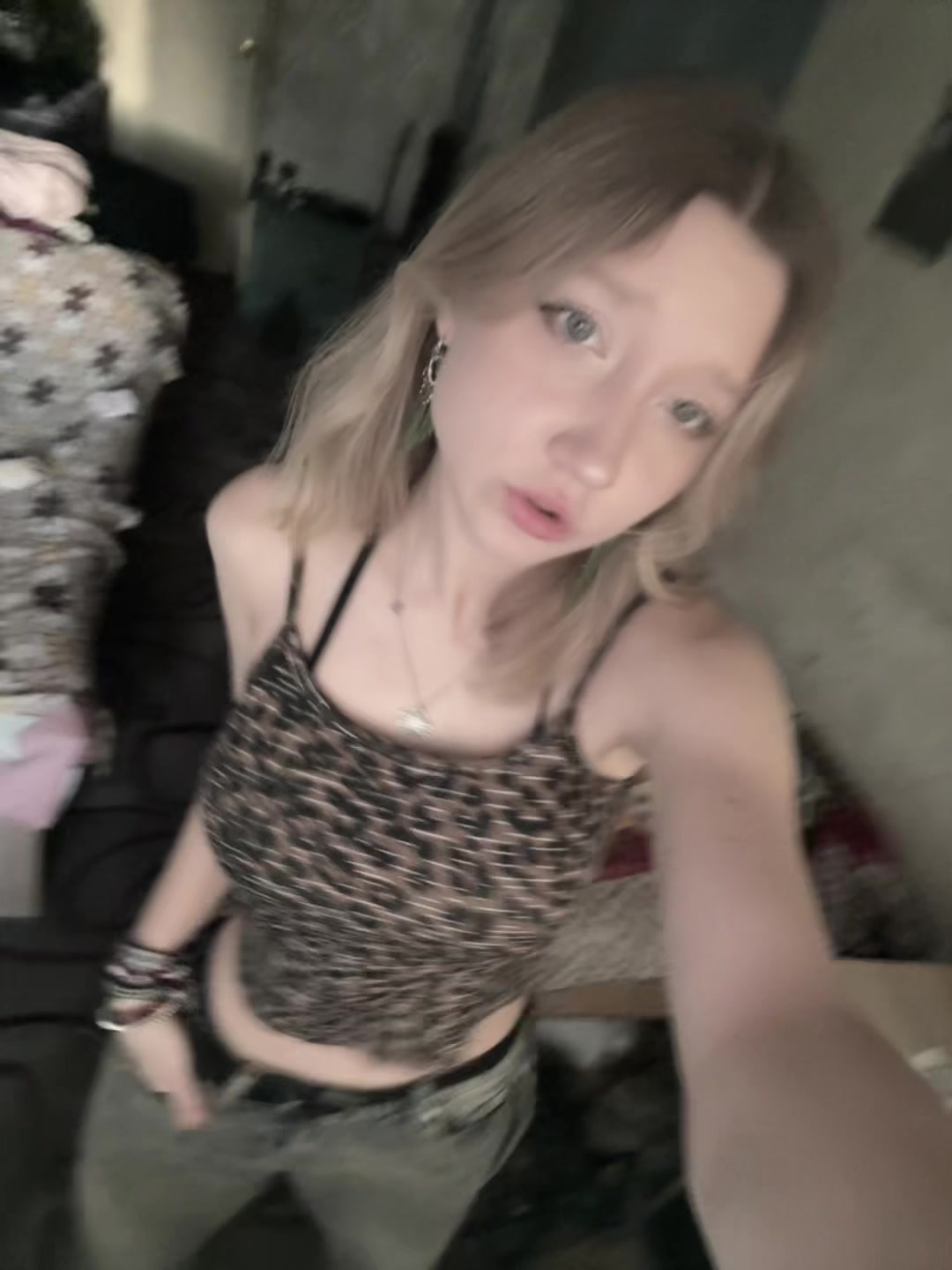 @???