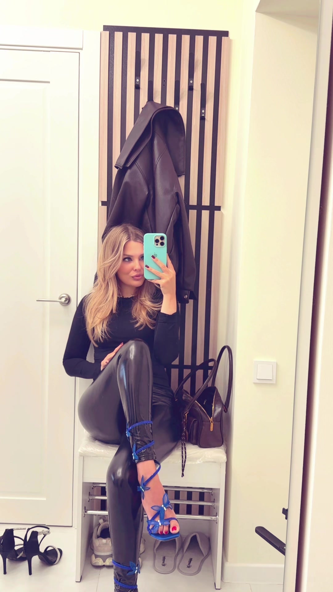 @LARISA LORI 👠👑