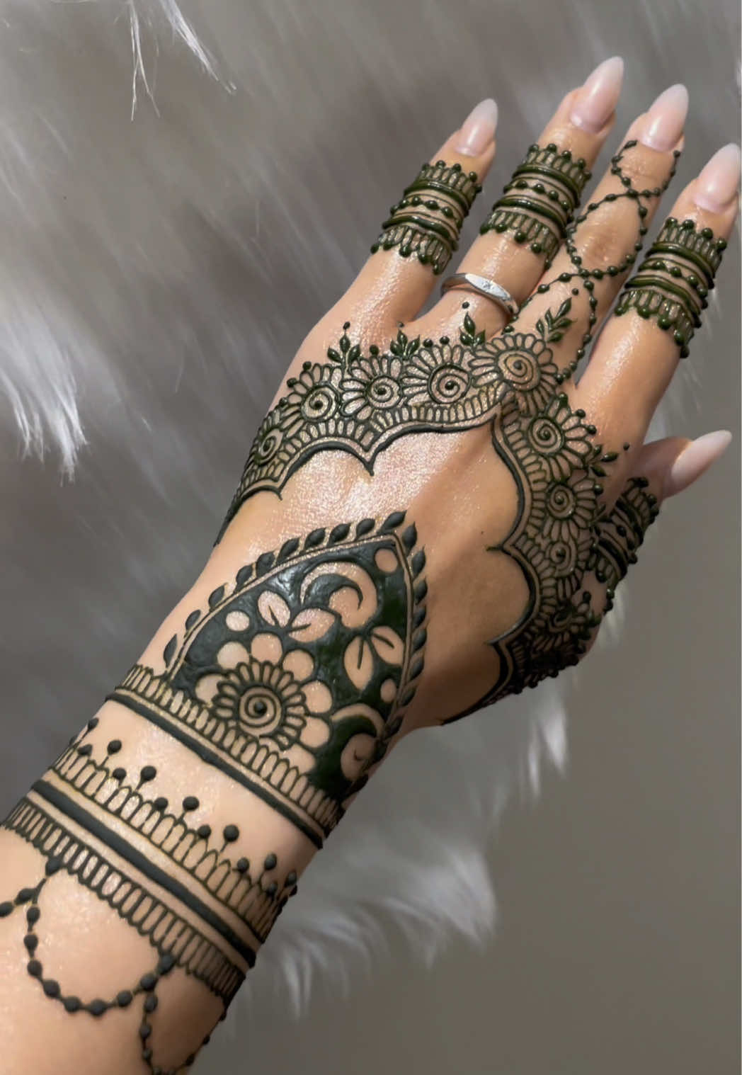 @charmsofmehandi