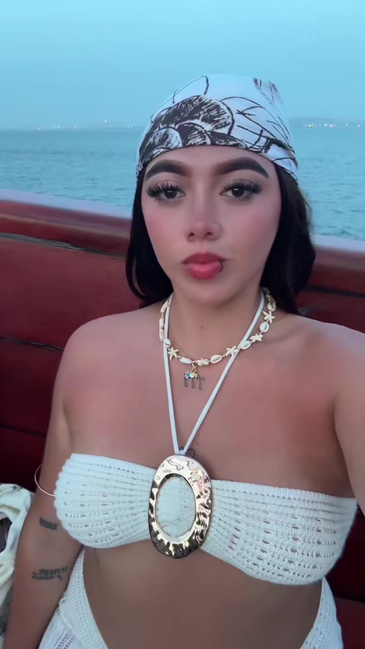 @𝓤𝓻𝓪𝓷𝓲𝓪👸🏼.