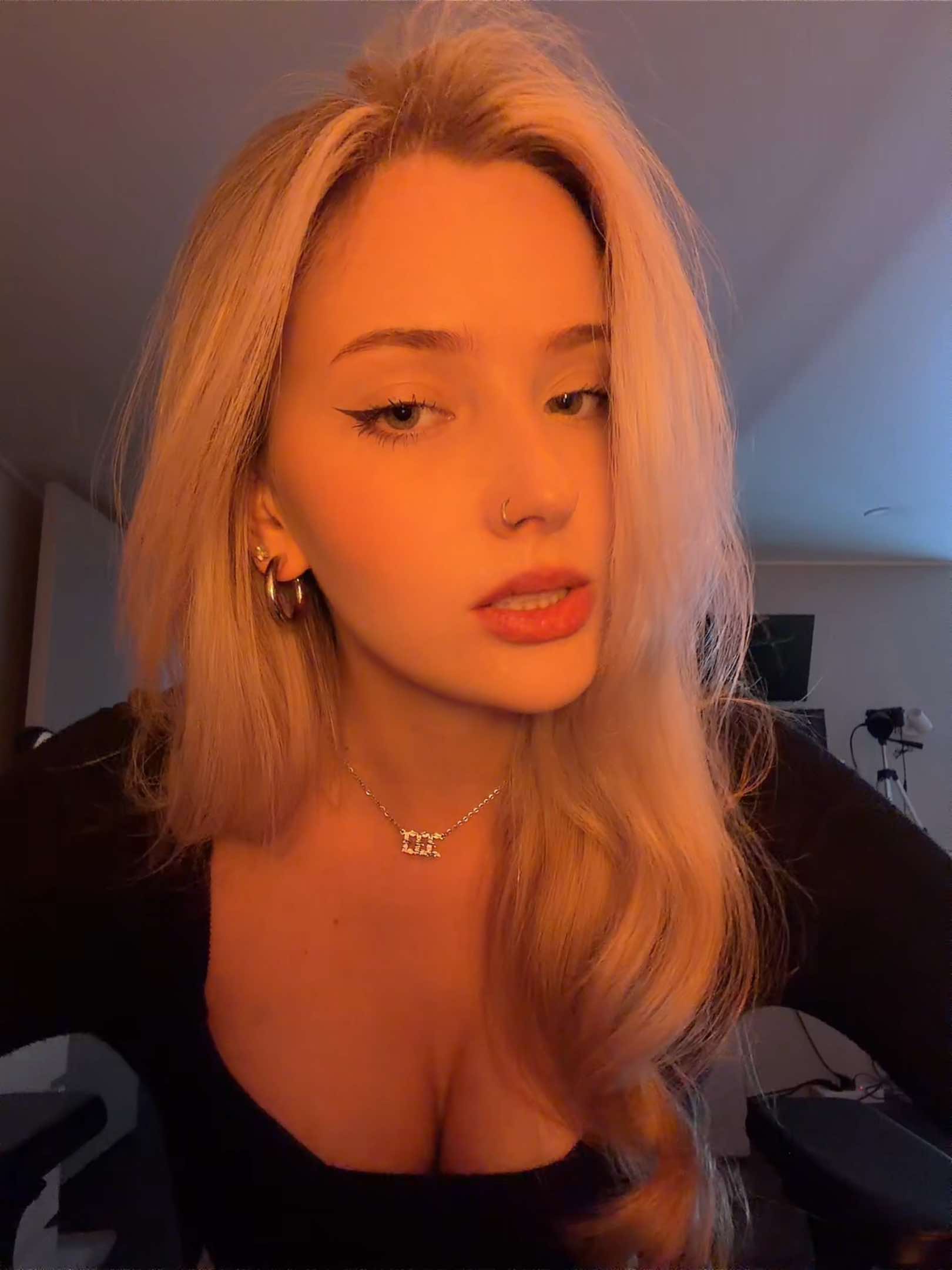 @whylollycry