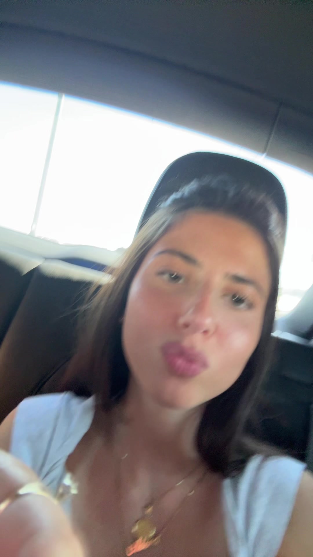 @Adora