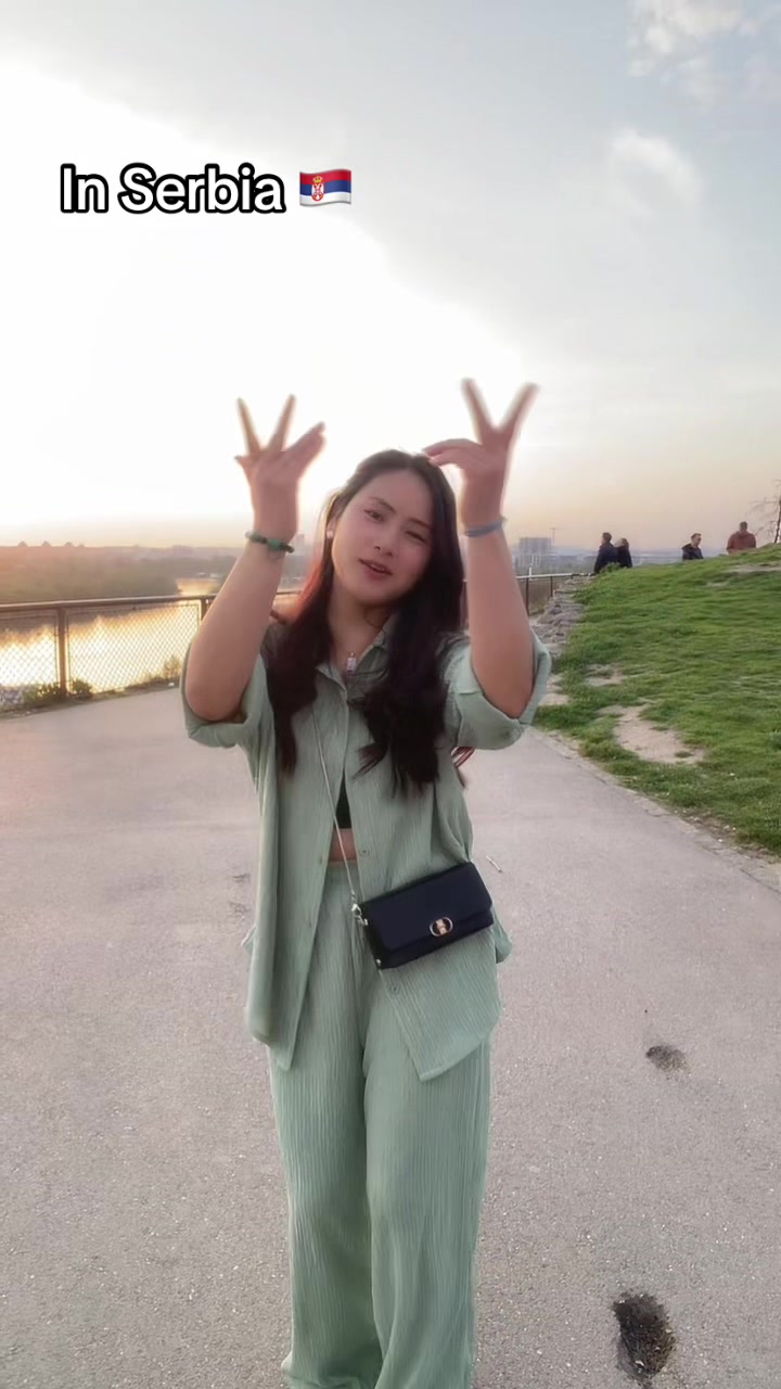 @Mina gurung 🦋🌻
