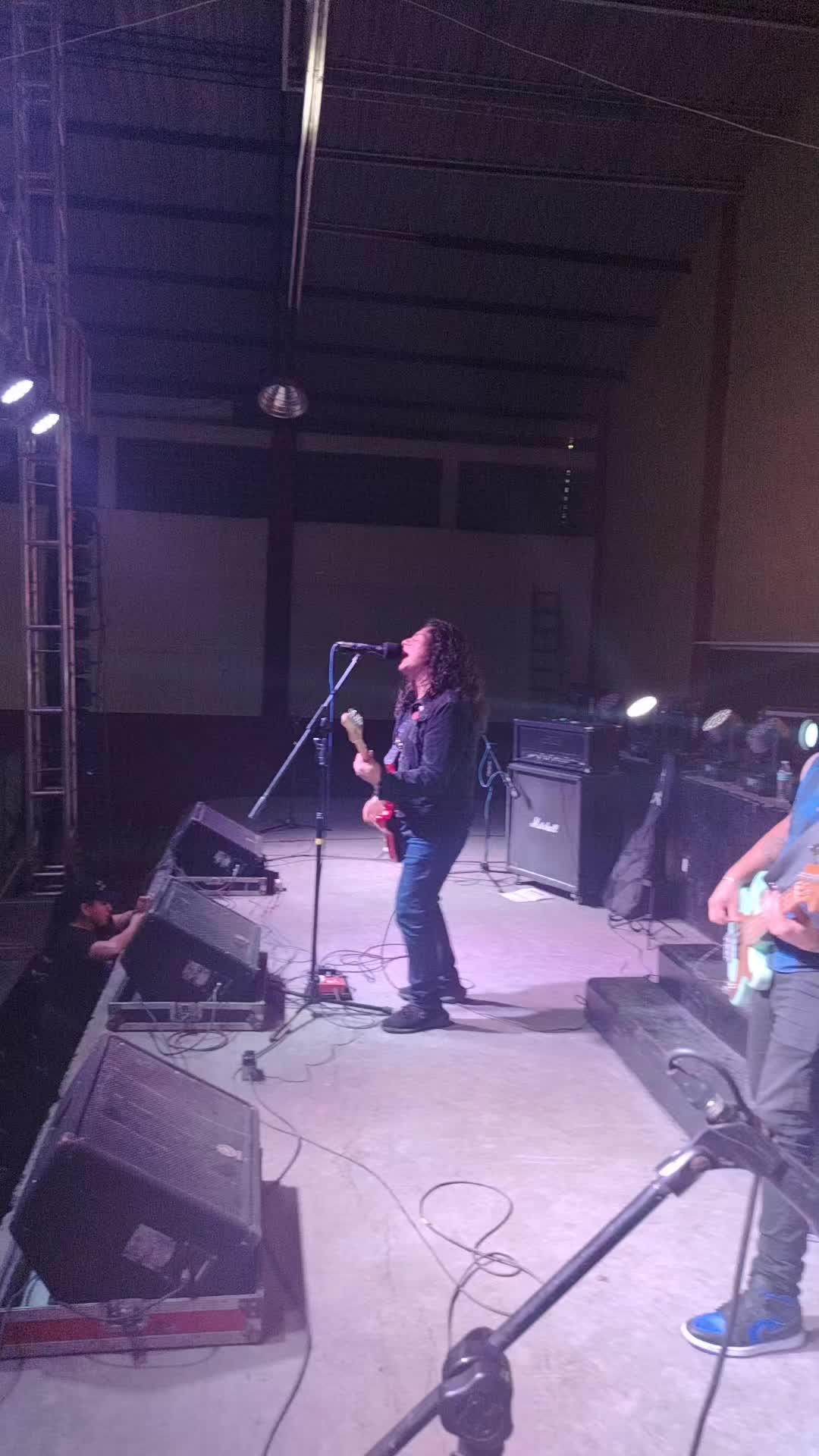 @Brebaje Extraño